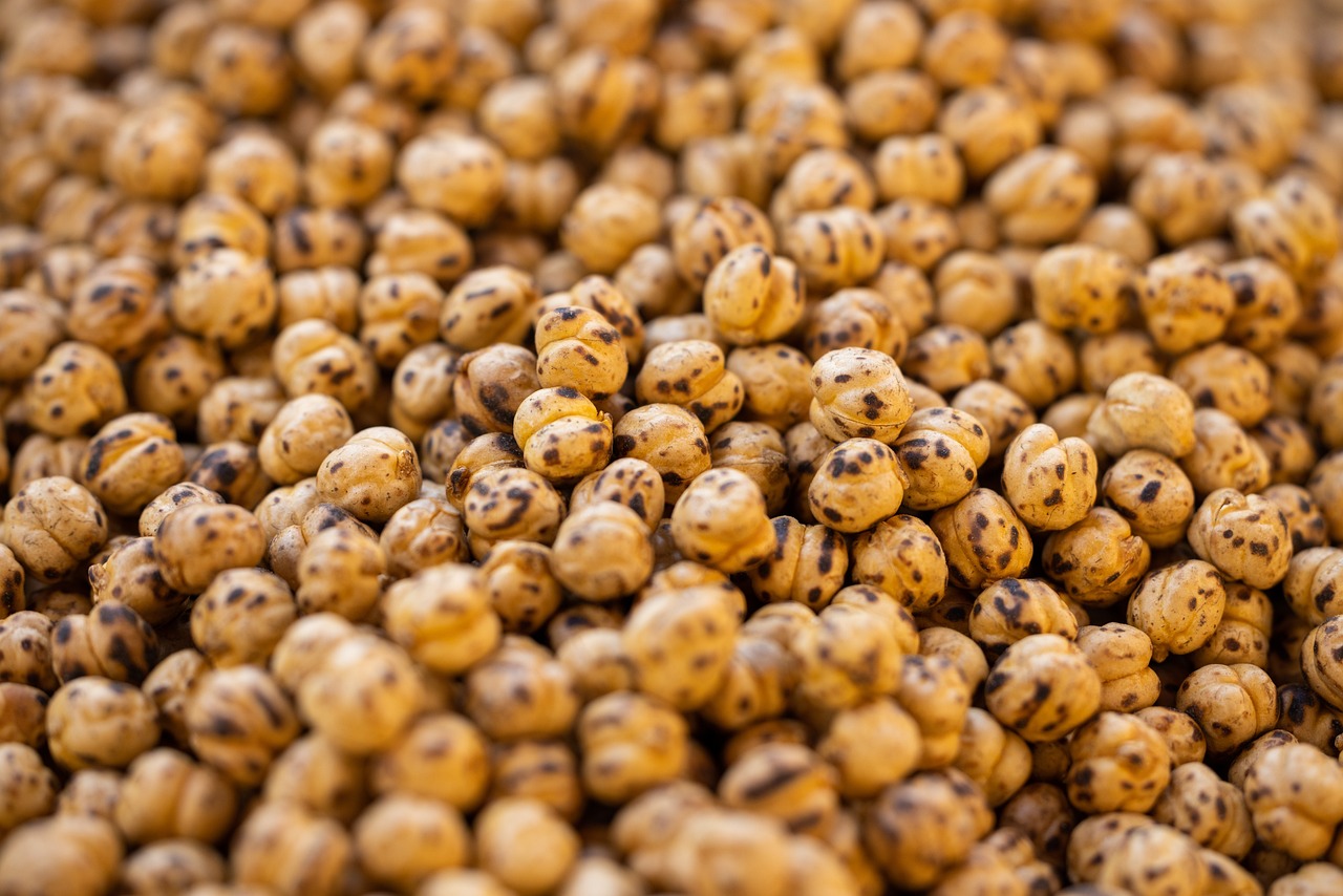 roasted-chickpea-6757516-1280.jpg