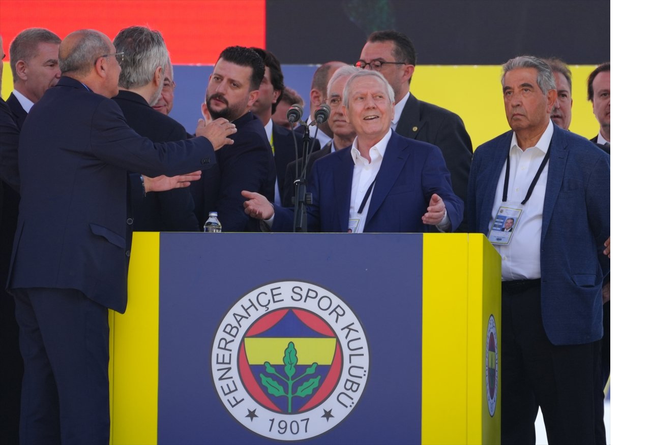 aa-20240608-34814024-34814015-fenerbahce-kulubunun-kongresinde-gerginlik.jpg