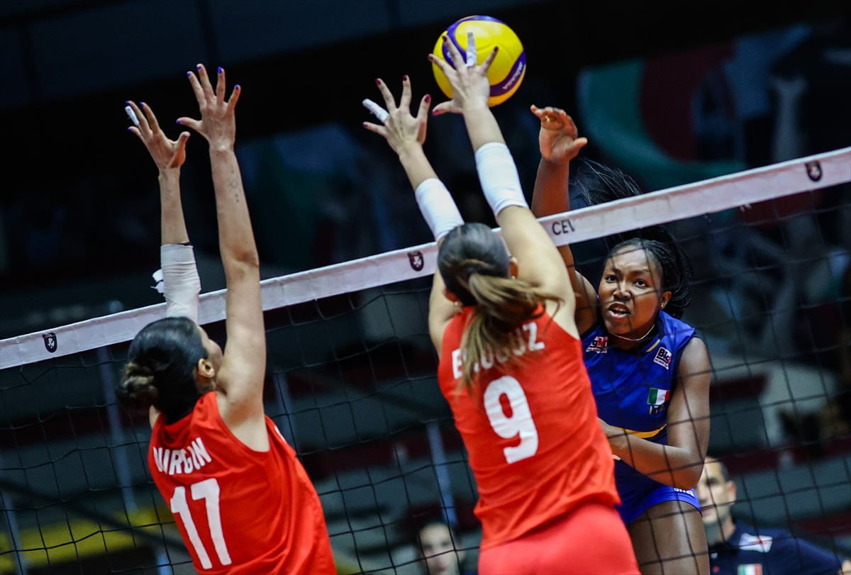 aa-20240817-35426895-35426889-20-yas-alti-kadin-milli-voleybol-takimi-avrupa-sampiyonu.jpg