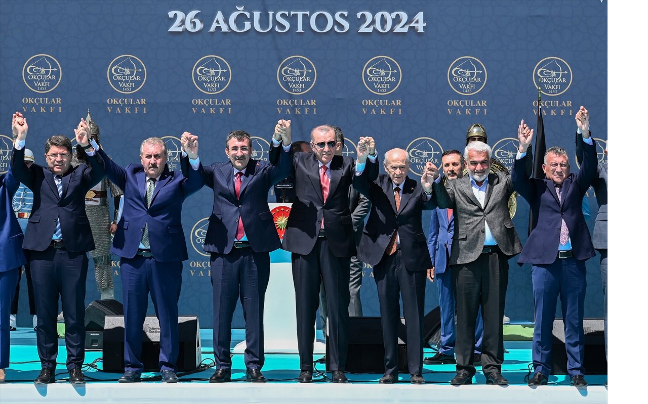 aa-20240826-35486672-35486671-cumhurbaskani-erdogan-malazgirt-zaferinin-953-yil-donumu-kutlama-programina-katildi.jpg