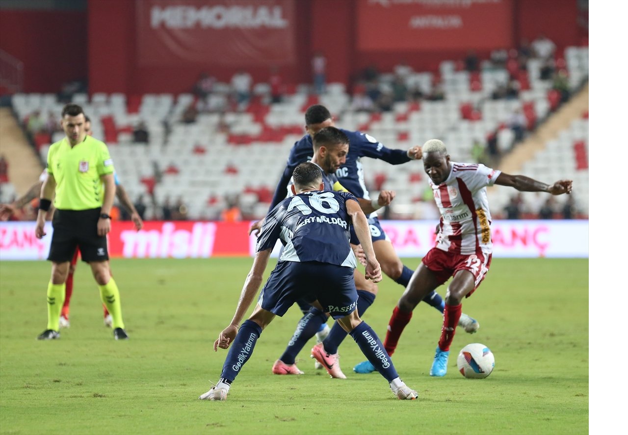 aa-20240929-35771678-35771671-antalyaspor-fenerbahce.jpg