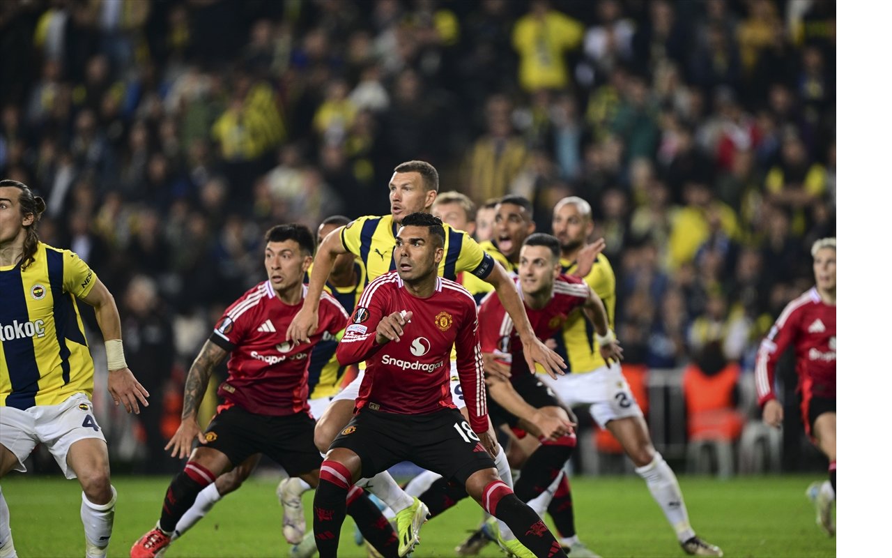 aa-20241024-36006521-36006519-fenerbahce-manchester-united.jpg