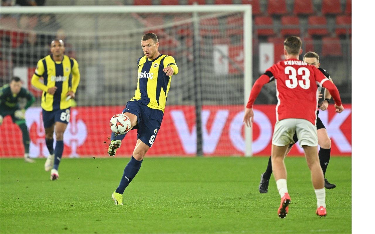 aa-20241107-36136190-36136187-az-alkmaar-fenerbahce.jpg