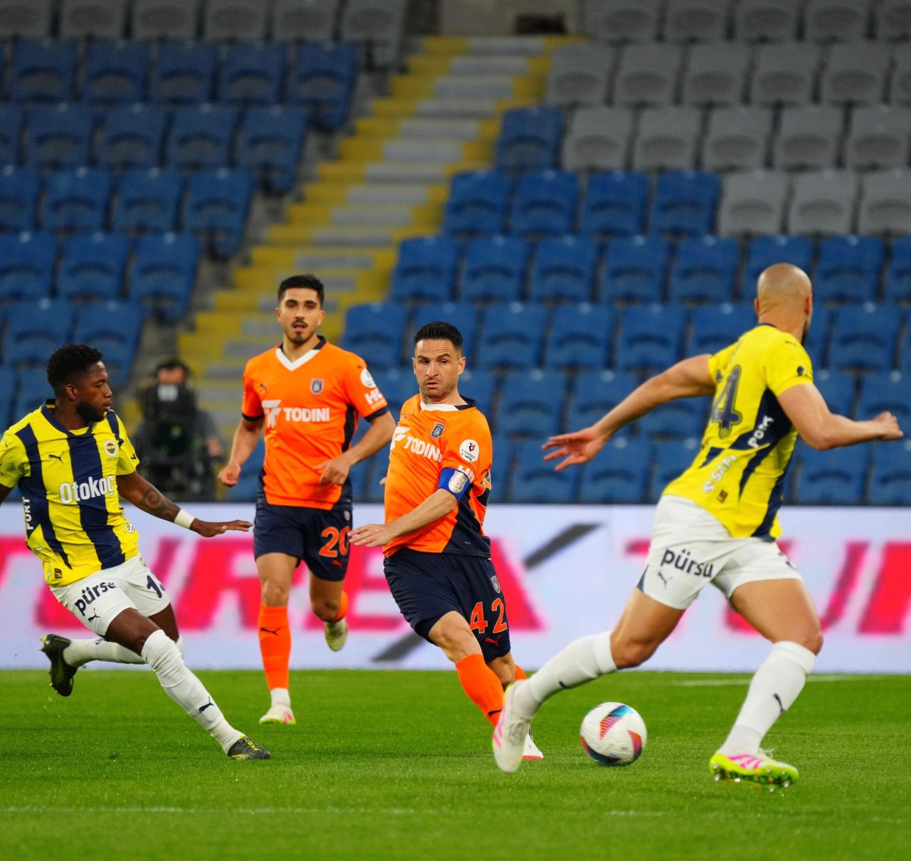 basaksehir-fk-fenerbahce-fotograflar-704231-208462.jpg