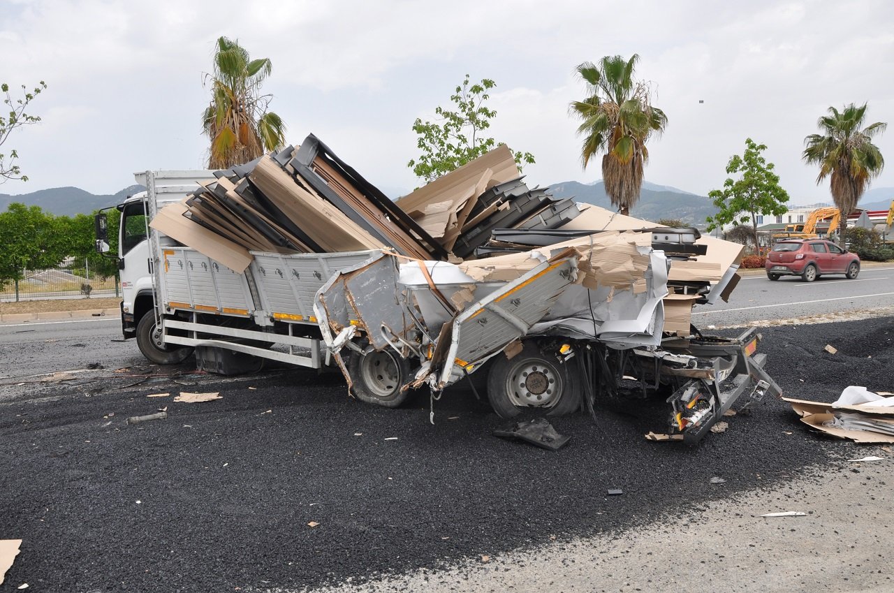 sicak-asfalt-yuklu-kamyon-kamyonete-car-718106-212390.jpg