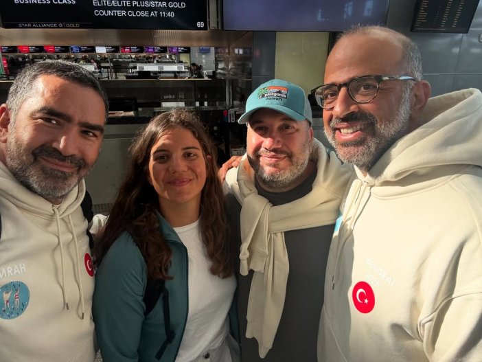 turk-yuzuculer-pasifik-okyanusunda-kope-722361-213457.jpg