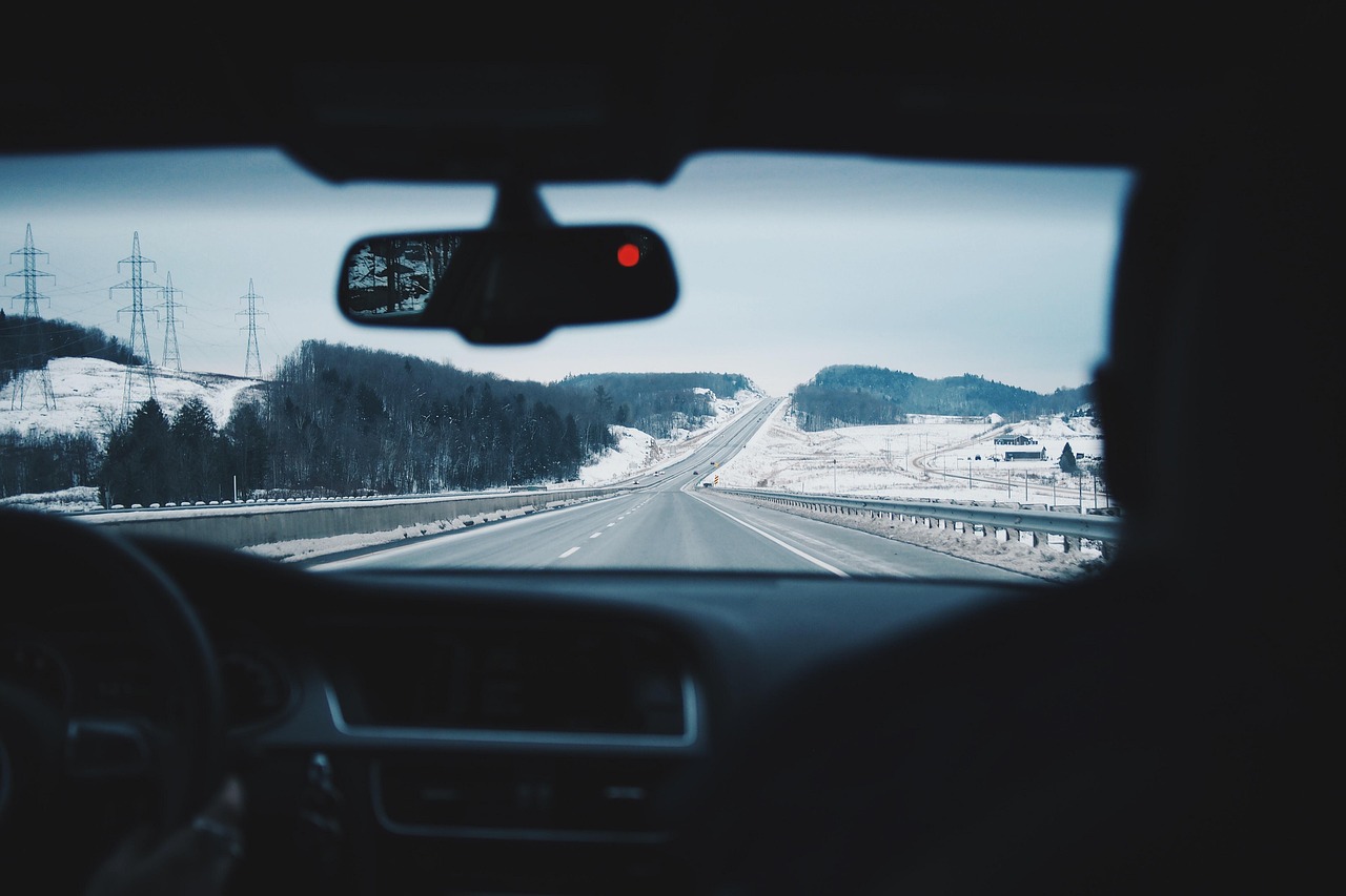 driving-916405-1280.jpg