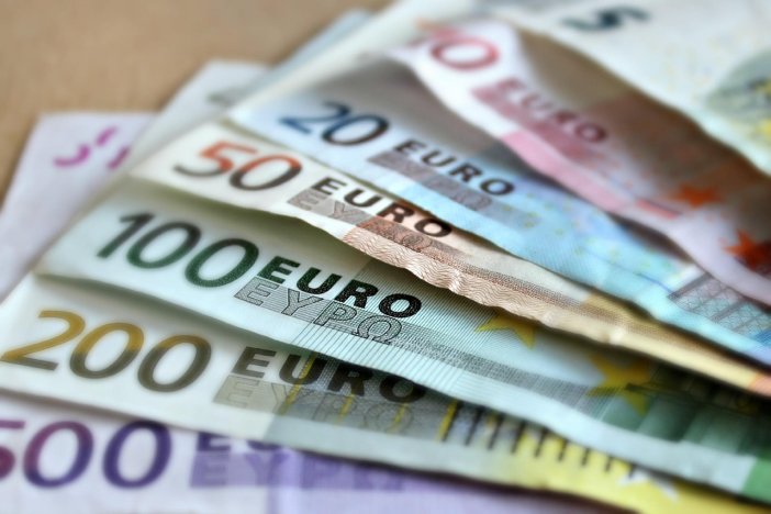 banknotes-209104-1280.jpg