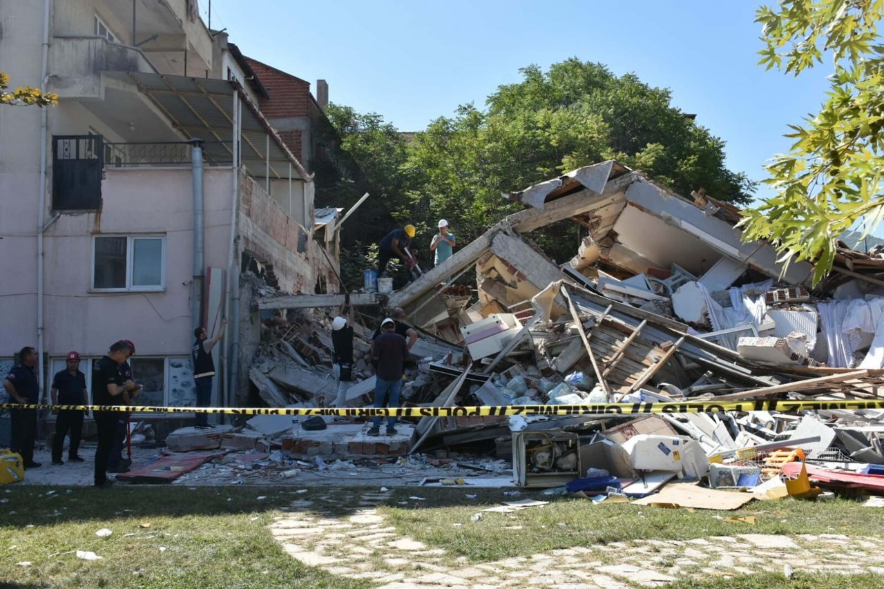 balikesir-sindirgida-hasar-tespit-calis-875792-260173.jpg