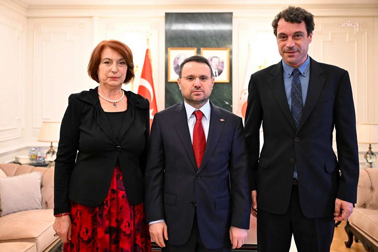akin-gurlek-2