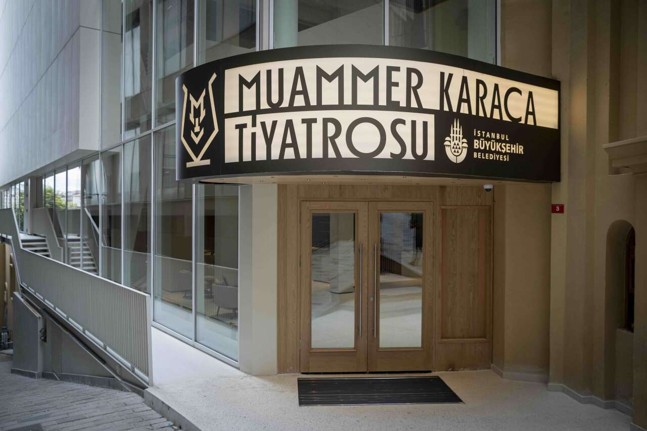 muammer-karaca-tiyatrosu-foto-sami-turk-2